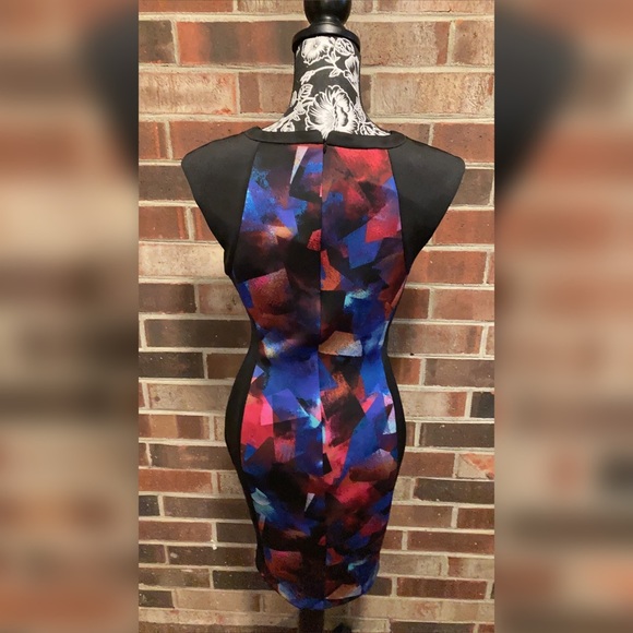 London Time Dress - Picture 3 of 8